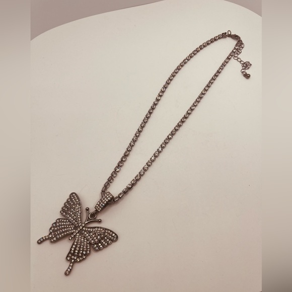 Necklace for women butterfly design - Picture 3 of 5